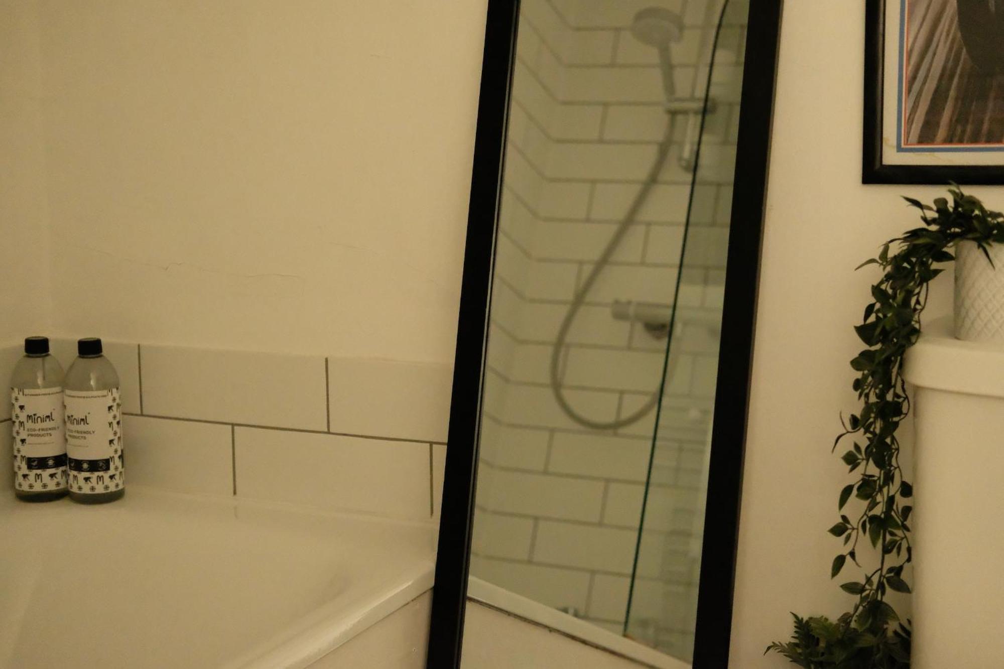 Spacious City Centre Apartment Bath Eksteriør bilde