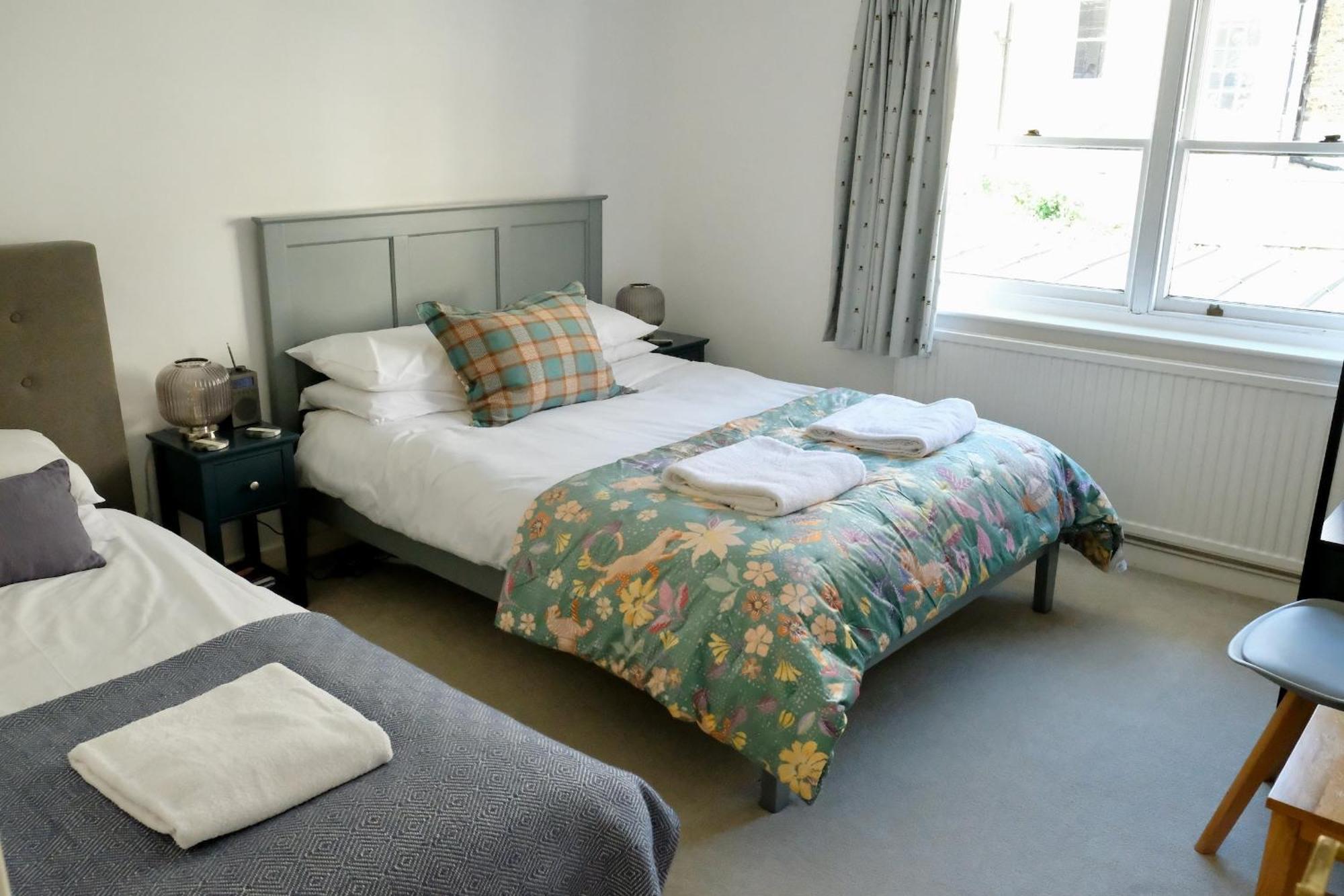 Spacious City Centre Apartment Bath Eksteriør bilde