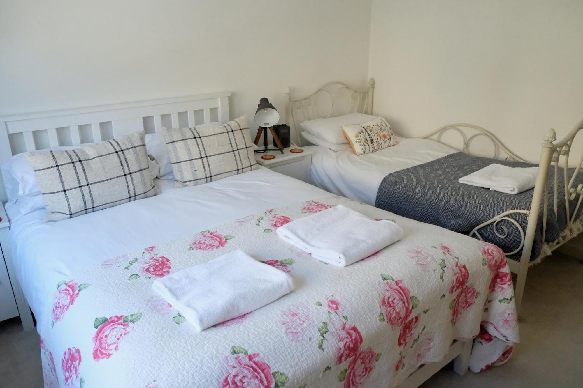Spacious City Centre Apartment Bath Eksteriør bilde