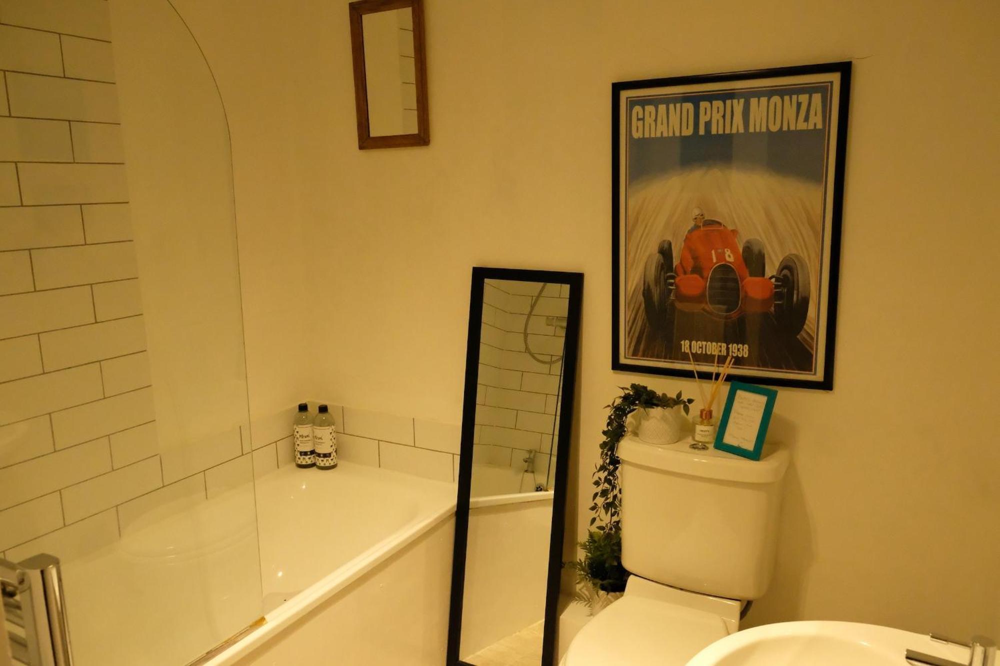Spacious City Centre Apartment Bath Eksteriør bilde